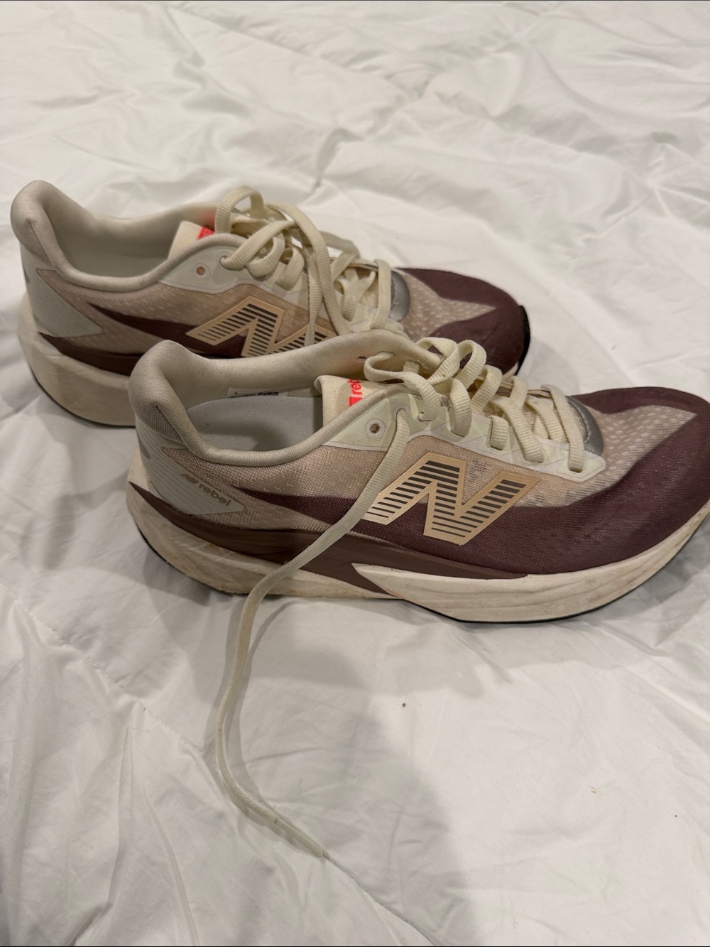New Balance Women’s Athletic Sneakers in Beige and Brown Really great condition